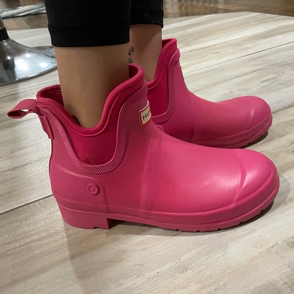 EUC Hunter x Target pink ankle rain boots - Sz 8 - Picture 2 of 5
